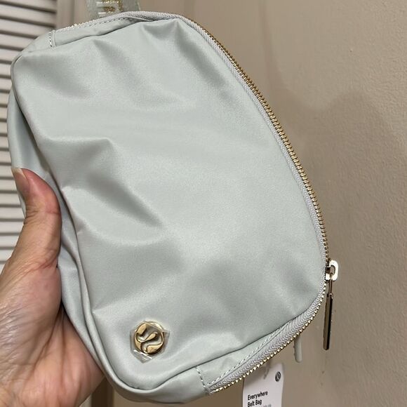 🎉Lululemon Holiday Edition belt bag - Picture 5 of 7